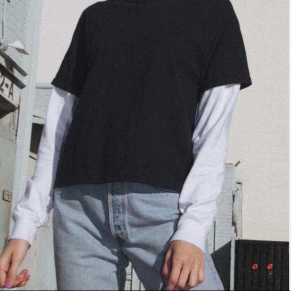 Short sleeve with long sleeve under